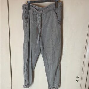 On The Road women’s khaki / Gray Joggers size large - preowned